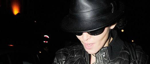 http://www.madonnarama.com/artworks/20110224-pictures-madonna-leaving-recording-studio-london-ws01.jpg
