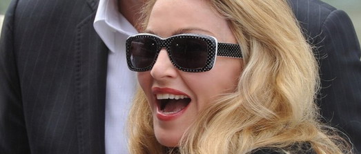 20110901-pictures-madonna-venice-film-festival-press-conference-ws04.jpg