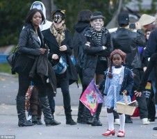 20101102-pictures-madonna-halloween