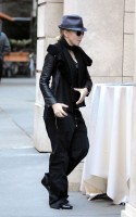 20101114-pictures-madonna-david-kabbalah-nyc