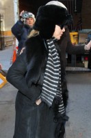 20110210-pictures-madonna-leaves-apartment-new-york-12