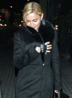 20110220-pictures-madonna-out-and-about-london-01