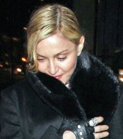 20110220-pictures-madonna-out-and-about-london-02