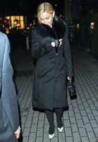 20110220-pictures-madonna-out-and-about-london-03