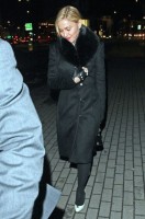 20110220-pictures-madonna-out-and-about-london-05