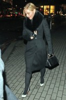 20110220-pictures-madonna-out-and-about-london-07