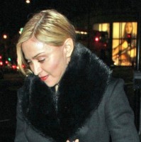 20110220-pictures-madonna-out-and-about-london-08