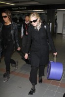20110226-pictures-madonna-leaving-lax-aiport-los-angeles-05