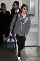 20110226-pictures-madonna-leaving-lax-aiport-los-angeles-07