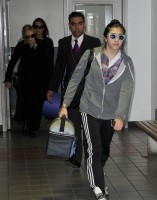 20110226-pictures-madonna-leaving-lax-aiport-los-angeles-08