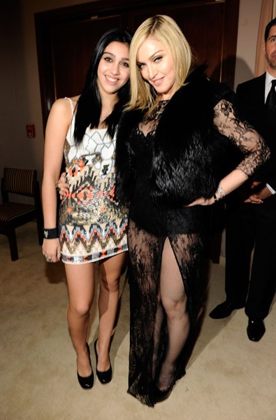 20110227-pictures-madonna-lourdes-oscar-after-party-graydon-carter-12.jpg