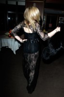 20110227-pictures-madonna-lourdes-oscar-after-party-graydon-carter-20