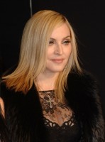 20110227-pictures-madonna-lourdes-oscar-after-party-graydon-carter-35