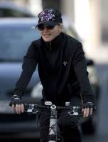 Madonna out and about in London - April 9th 2011 (6)