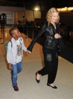 Madonna arrives at JFK airport New York - destination London (5)
