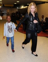 Madonna arrives at JFK airport New York - destination London (10)