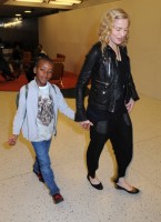 Madonna arrives at JFK airport New York - destination London (16)