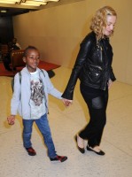 Madonna arrives at JFK airport New York - destination London (17)