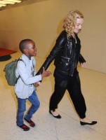 Madonna arrives at JFK airport New York - destination London (18)