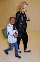 Madonna arrives at JFK airport New York - destination London (20)