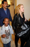 Madonna arrives at JFK airport New York - destination London (25)