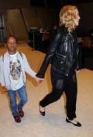 Madonna arrives at JFK airport New York - destination London (30)