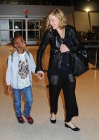 Madonna arrives at JFK airport New York - destination London (31)