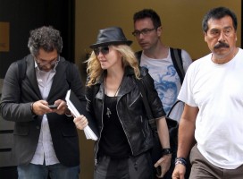 20110805-pictures-madonna-business-meeting-new-york-04