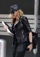 20110805-pictures-madonna-business-meeting-new-york-07