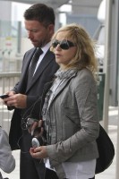 Madonna, ses enfants et Brahim Zaibat à l'aéroport d'Heathrow, Londres (3)