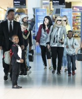 Madonna, ses enfants et Brahim Zaibat à l'aéroport d'Heathrow, Londres (18)