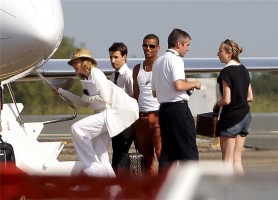 Madonna et sa famille embarquant dans un jet privé à l'aéroport de Biarritz, France (4)