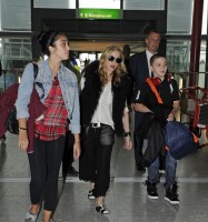 Madonna at Heathrow airport London, 4 September 2011 (5)