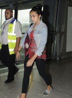 Madonna at Heathrow airport London, 4 September 2011 (8)