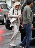 Madonna out and about in New York, 23 September 2011 (7)