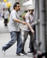 Madonna at the Kabbalah Centre in New York, 24 Septembre 2011 - Update 01 (12)