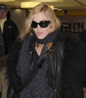 Madonna arrives at JFK airport on her way to London, 21 October 2011 (4)