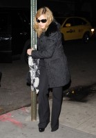 Madonna out and about, 18 November 2011 (3)