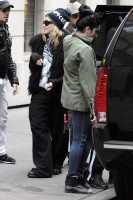 Madonna leaving the Kabbalah Centre in New York, 3 December 2011 (2)