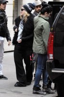 Madonna leaving the Kabbalah Centre in New York, 3 December 2011 (3)