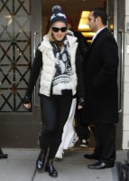 Madonna leaving the Kabbalah Centre, 10 December 2010 (2)