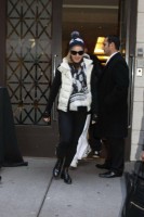 Madonna leaving the Kabbalah Centre, 10 December 2010 (4)