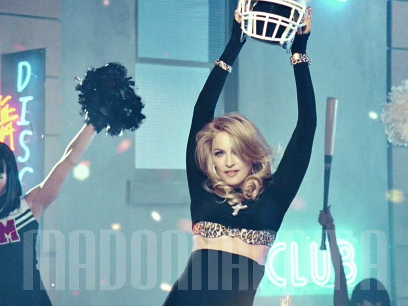20120203-pictures-madonna-gmayl-preview-exclusive-04.jpg