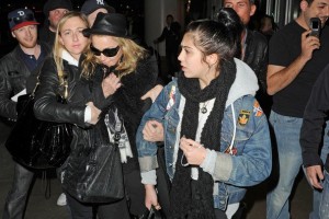 Madonna and Lourdes at JFK airport, 21 February 2012 - Update 3 (2)