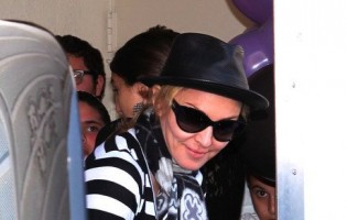 Madonna at the Kabbalah Centre, 25 February 2012 (3)