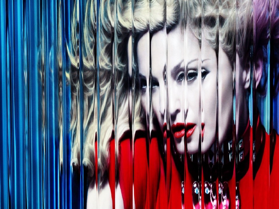 20120323-pictures-madonna-mert-alas-marcus-piggott-mdna-booklet-10.jpg