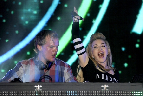 20120325-pictures-madonna-ultra-music-festival-miami-avicii-18.jpg