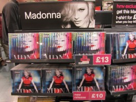 MDNA release party in the UK - HMV (19)