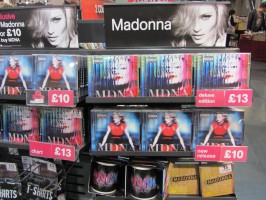 MDNA release party in the UK - HMV (21)