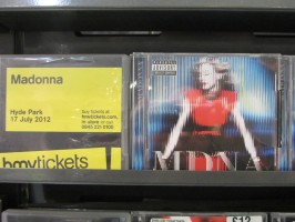 MDNA release party in the UK - HMV (27)